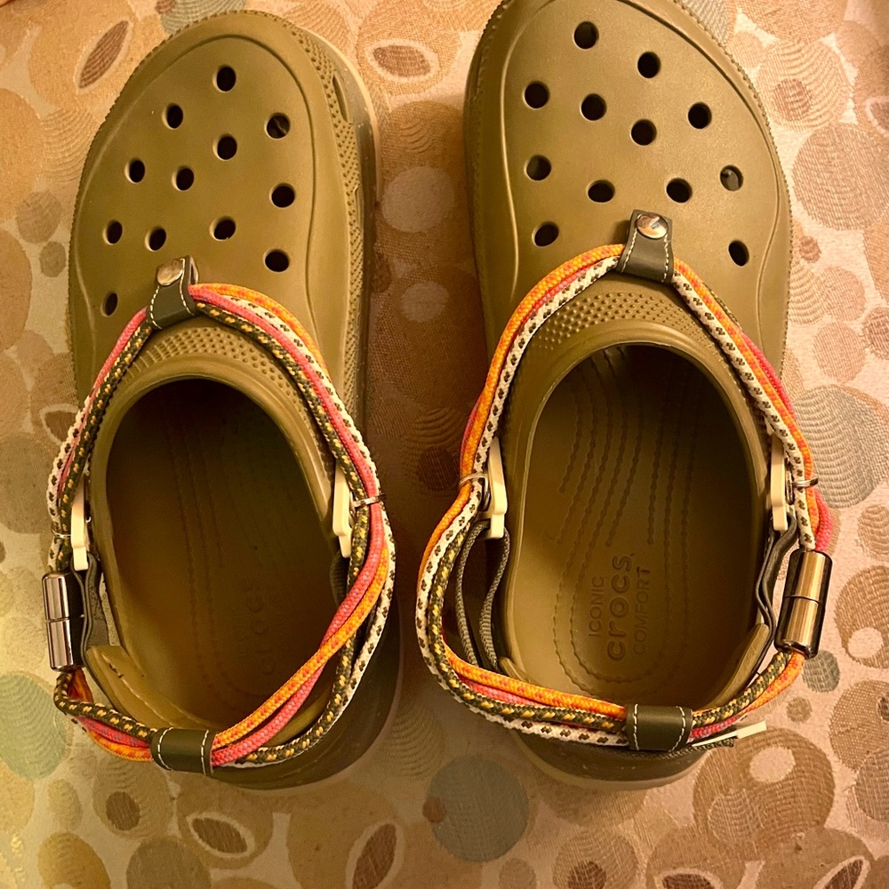 Crocs iconic clogs olive green with pink-orange-yellow rope detail, W10